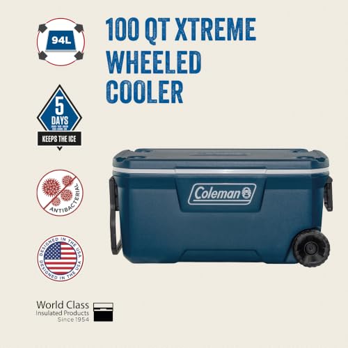 Thumbnail 1 de Coleman 100QT Xtreme Wheeled Cooler Box: nevera rígida de 94 L con ruedas y asiento, azul/blanco