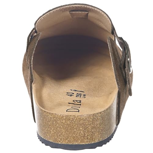 Detalle de Zoccoli e Sabot Dokela in Pelle Nubuck – Comfort quotidiano con fibbia regolabile