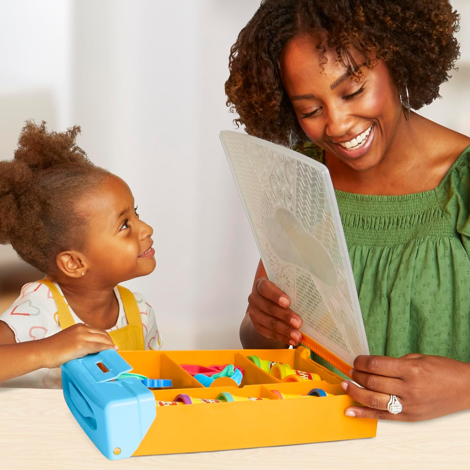 Detalle 2 de Play-Doh Fantasievolle Tierbox – Knet-Set mit Aufbewahrungsbox und 22 Zubehörteilen