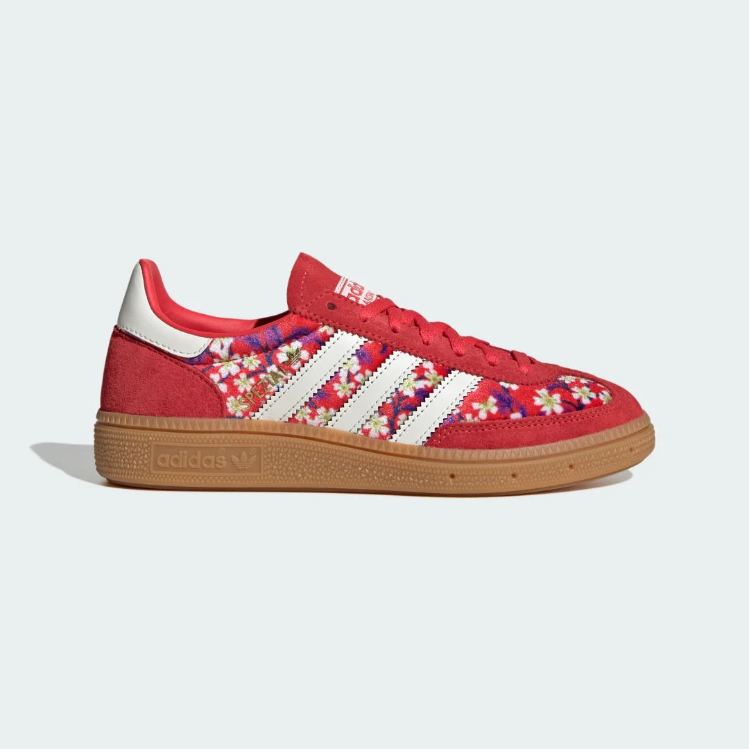 Detalle de Handball Spezial x Liberty London de Adidas – Zapatilla roja (edición especial)