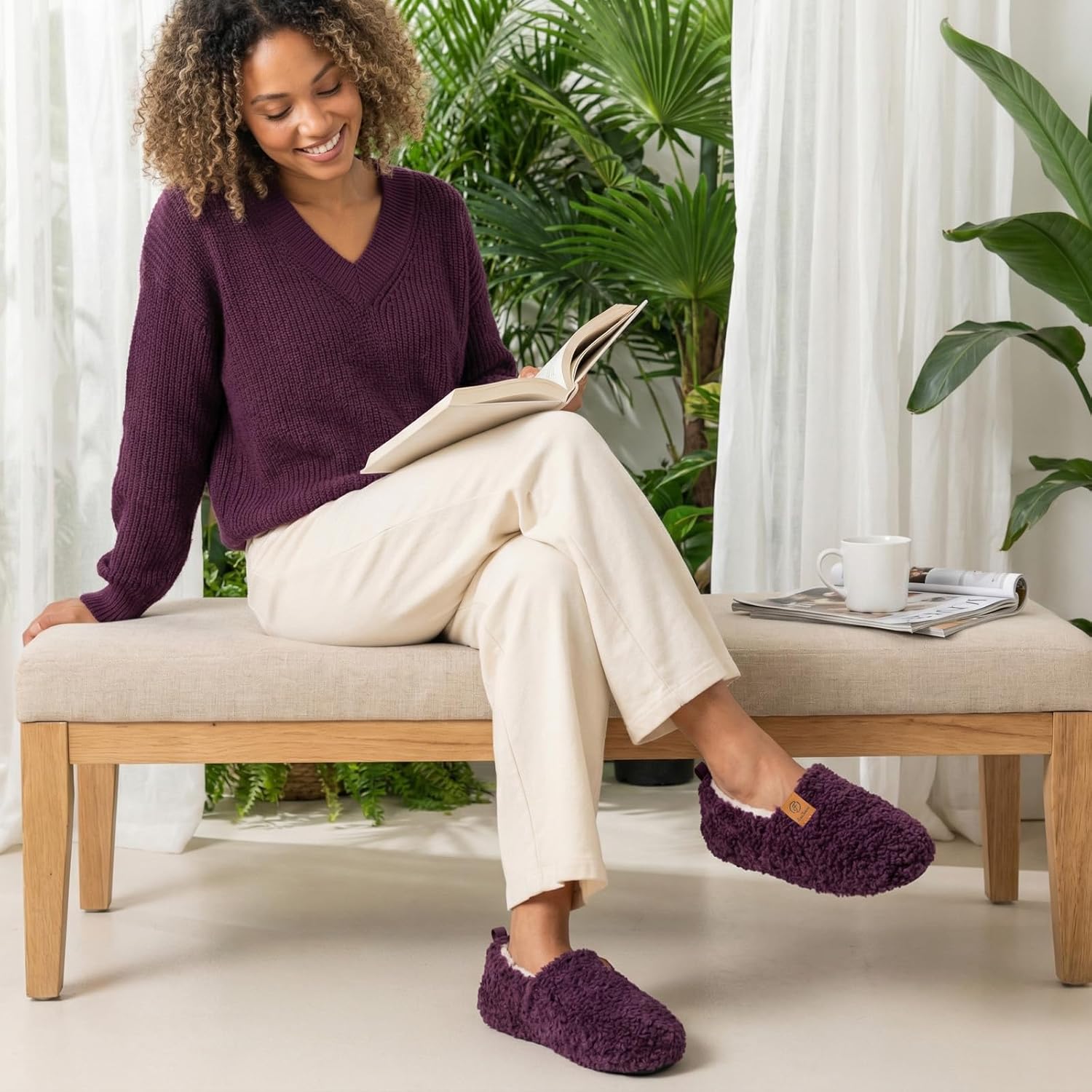Detalle 2 de EverFoams Women’s Soft Curly Full Memory Foam Slippers