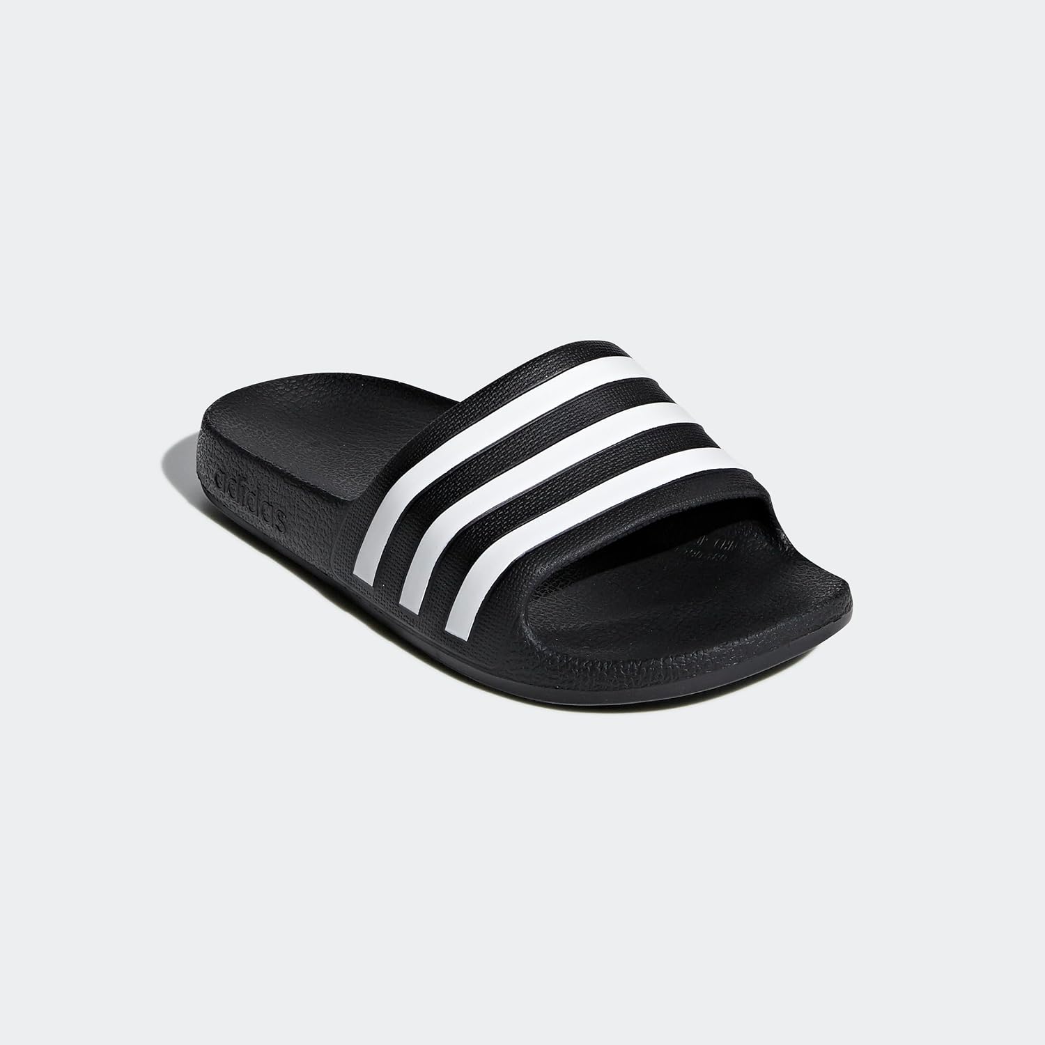 Detalle 2 de adidas Unisex Kinder Adilette Aqua Slides Kids – Core Black/Cloud White, 33 EU