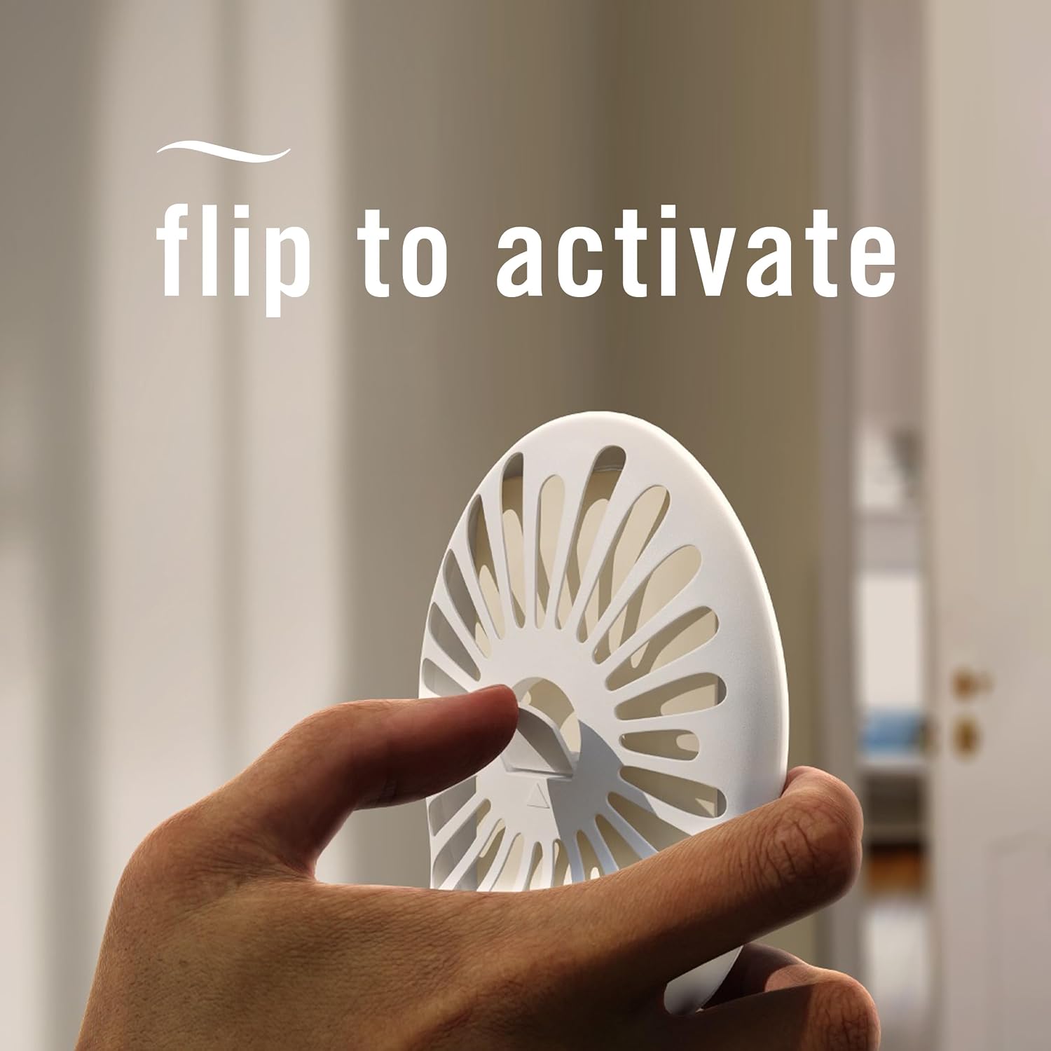 Detalle de Febreze Linen & Sky Bathroom Air Freshener Plug-In, 4 Count