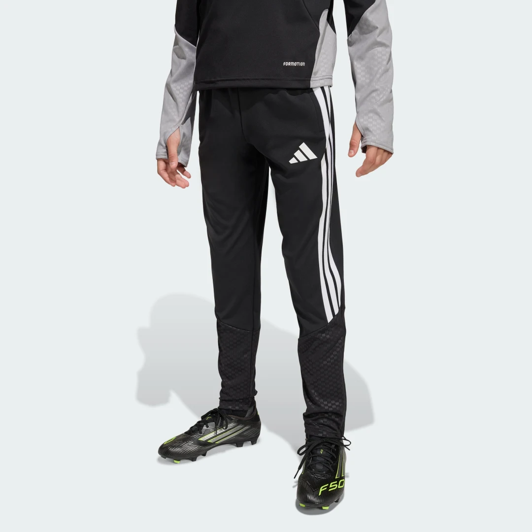 Detalle de Pantalón de entrenamiento Tiro 26 Competition – Adidas