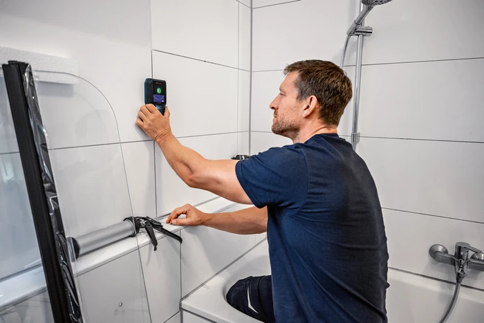 Detalle de Bosch Professional GMS 120-27 - Bohrlochfinder für präzises Arbeiten hinter Wänden