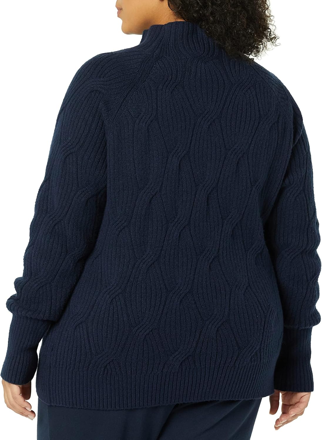 Thumbnail 4 de Amazon Essentials Women's Soft Touch Cable Knit Funnel Neck Jumper