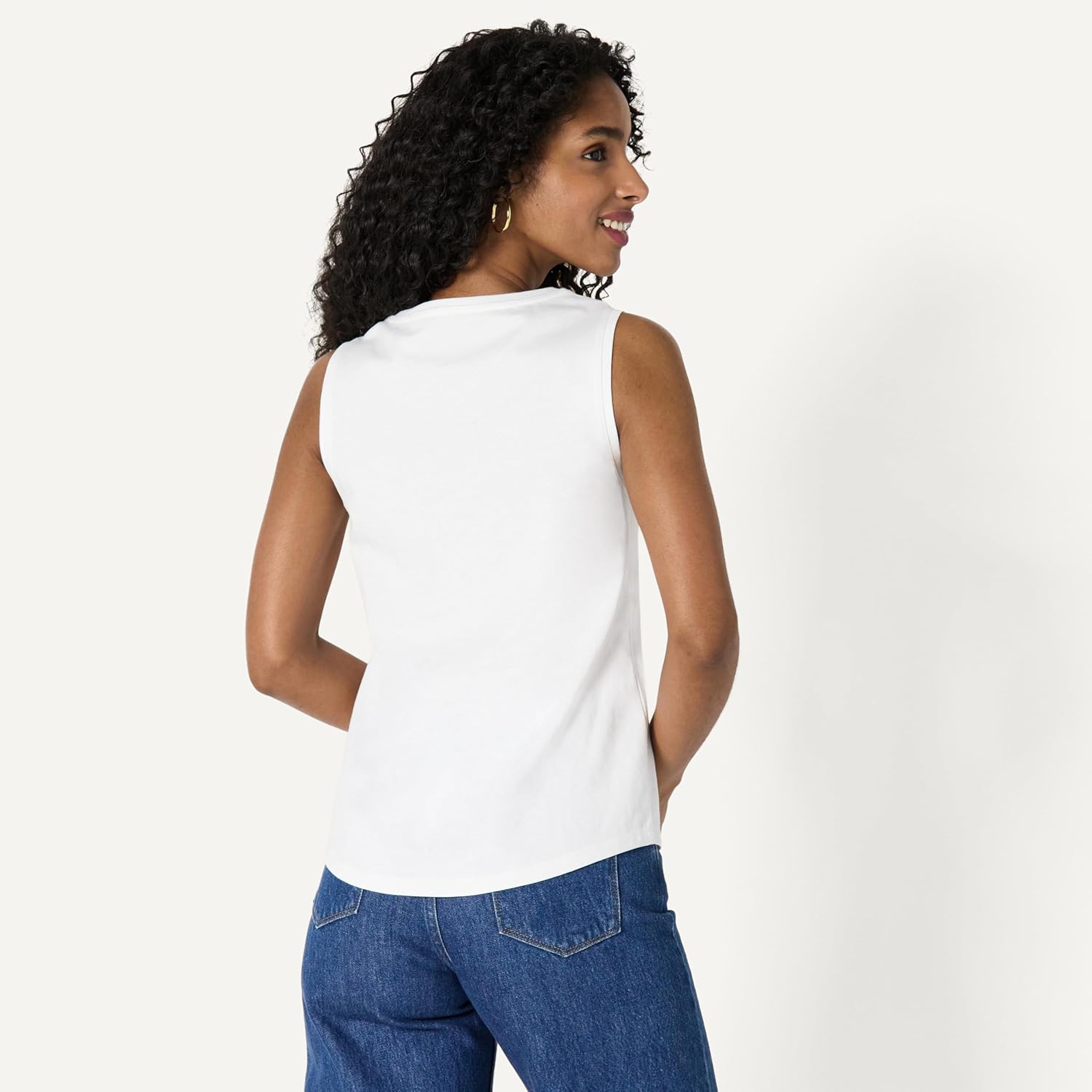 Detalle 2 de Amazon Essentials Women's Regular-Fit 100% Cotton Sleeveless Tank Top (Pack of 2) – practical everyday layering