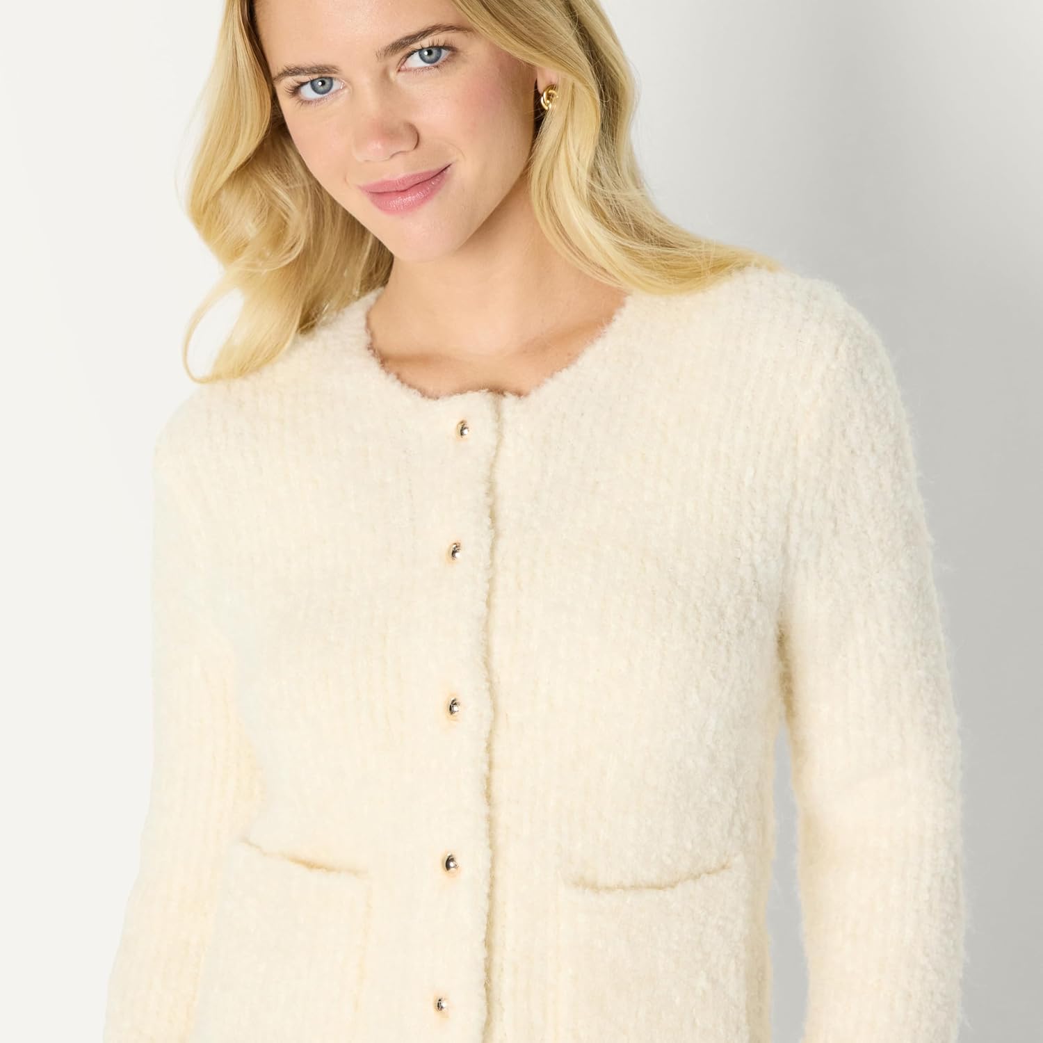 Detalle 2 de Amazon Essentials Damen Regular-Fit Bouclé-Jacke aus Wollmischung mit Knöpfen