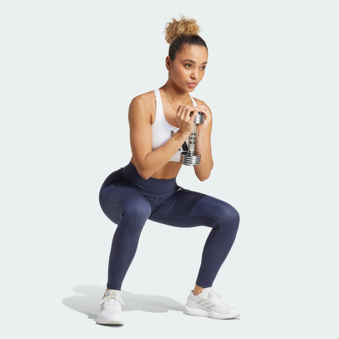 Detalle de Sujetador estampado PrimeLiftreact de Adidas – comodidad y estilo en color blanco