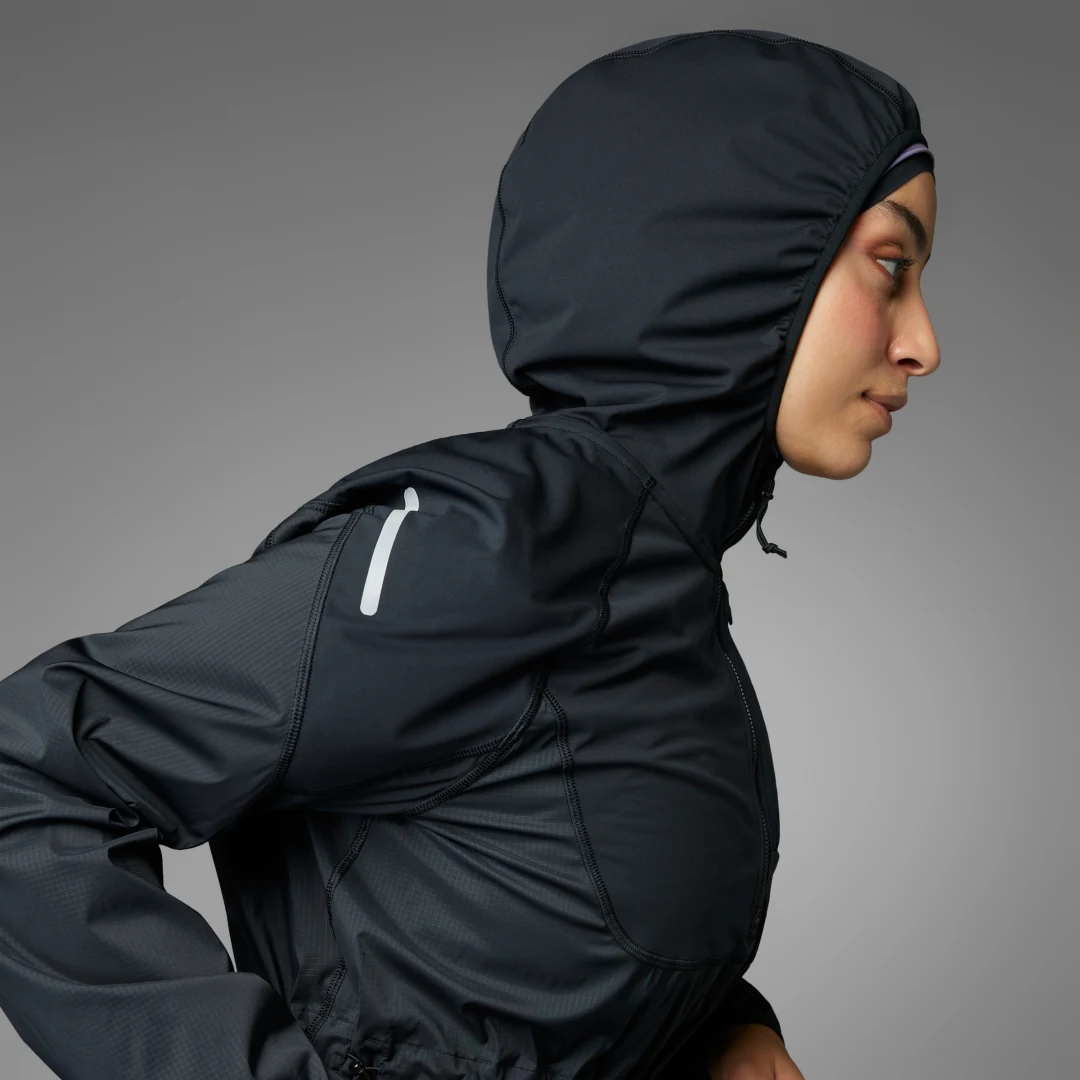 Detalle 2 de Chaqueta Ultimate de Adidas – negro, versátil y para uso diario