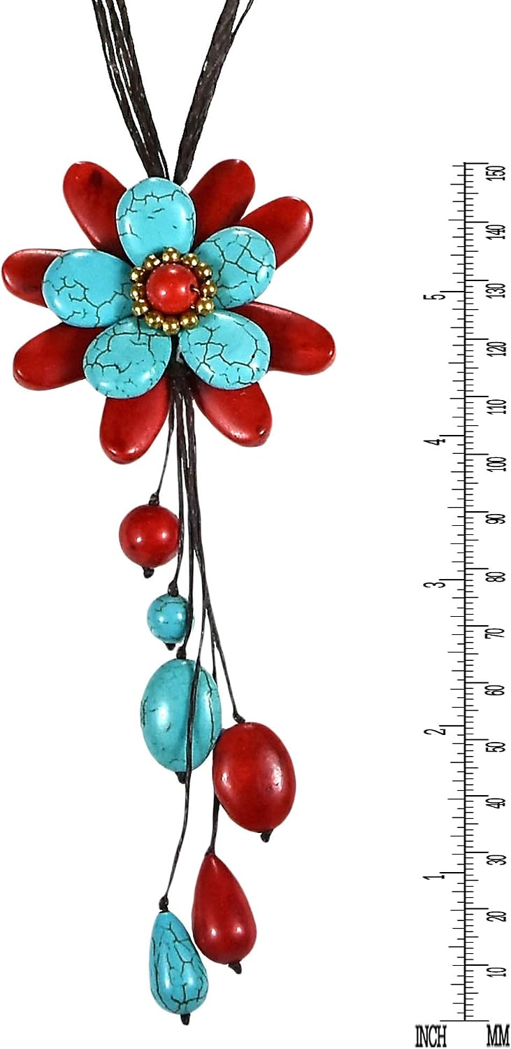 Detalle 1 de AeraVida Floral Pendant Necklace with Cotton Wax Rope