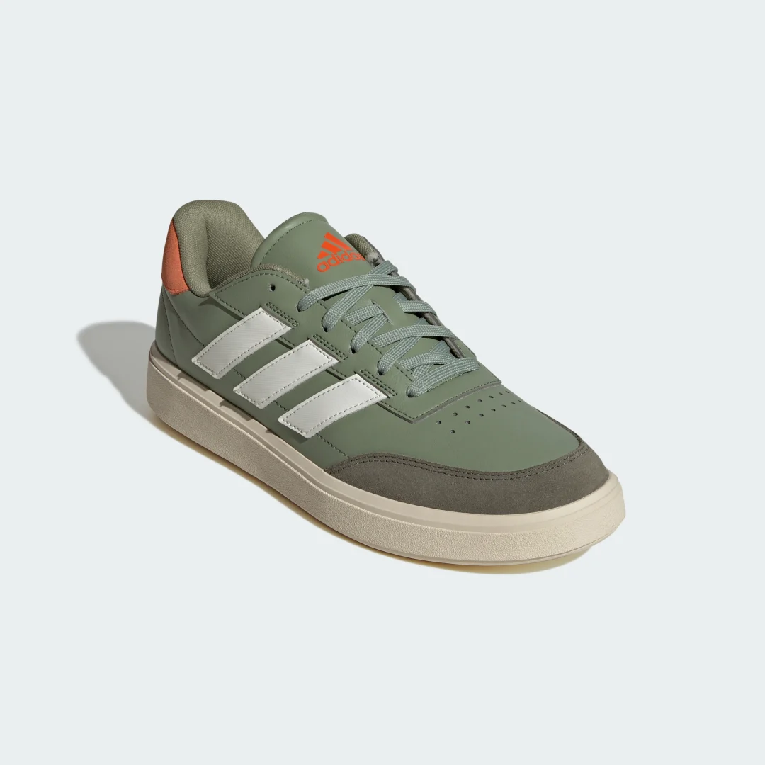 Detalle 2 de Zapatilla Courtblock de Adidas: comodidad y estilo en verde para el día a día