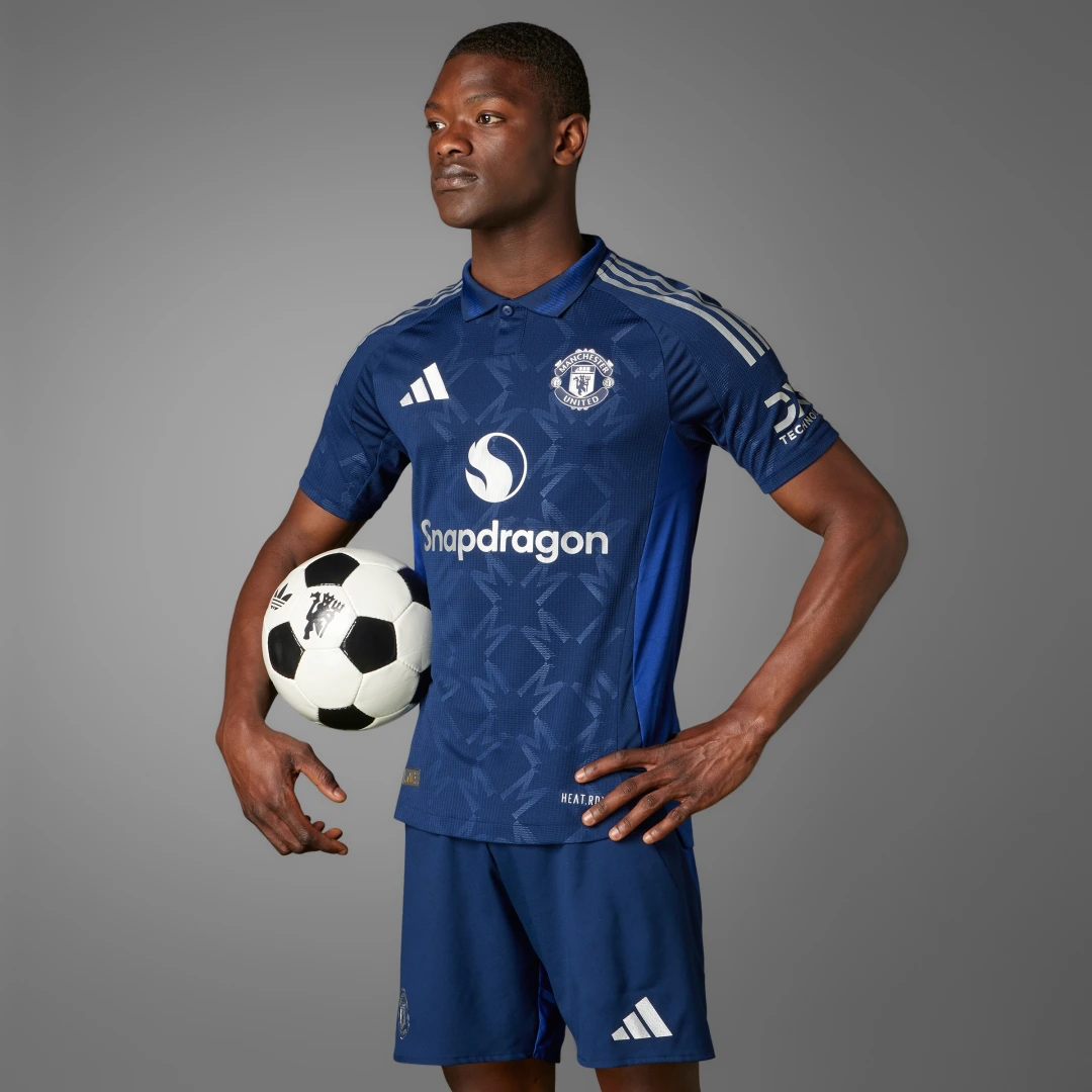 Detalle de Camiseta Manchester United 24/25 Authentic Segunda Equipación