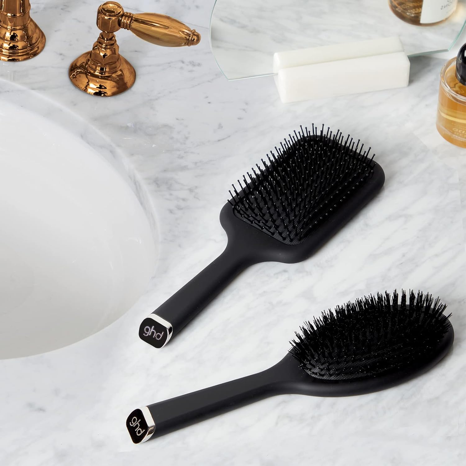 Detalle de ghd The Dresser – ovale Haarbürste zum Entwirren und Verteilen von Pflegeölen