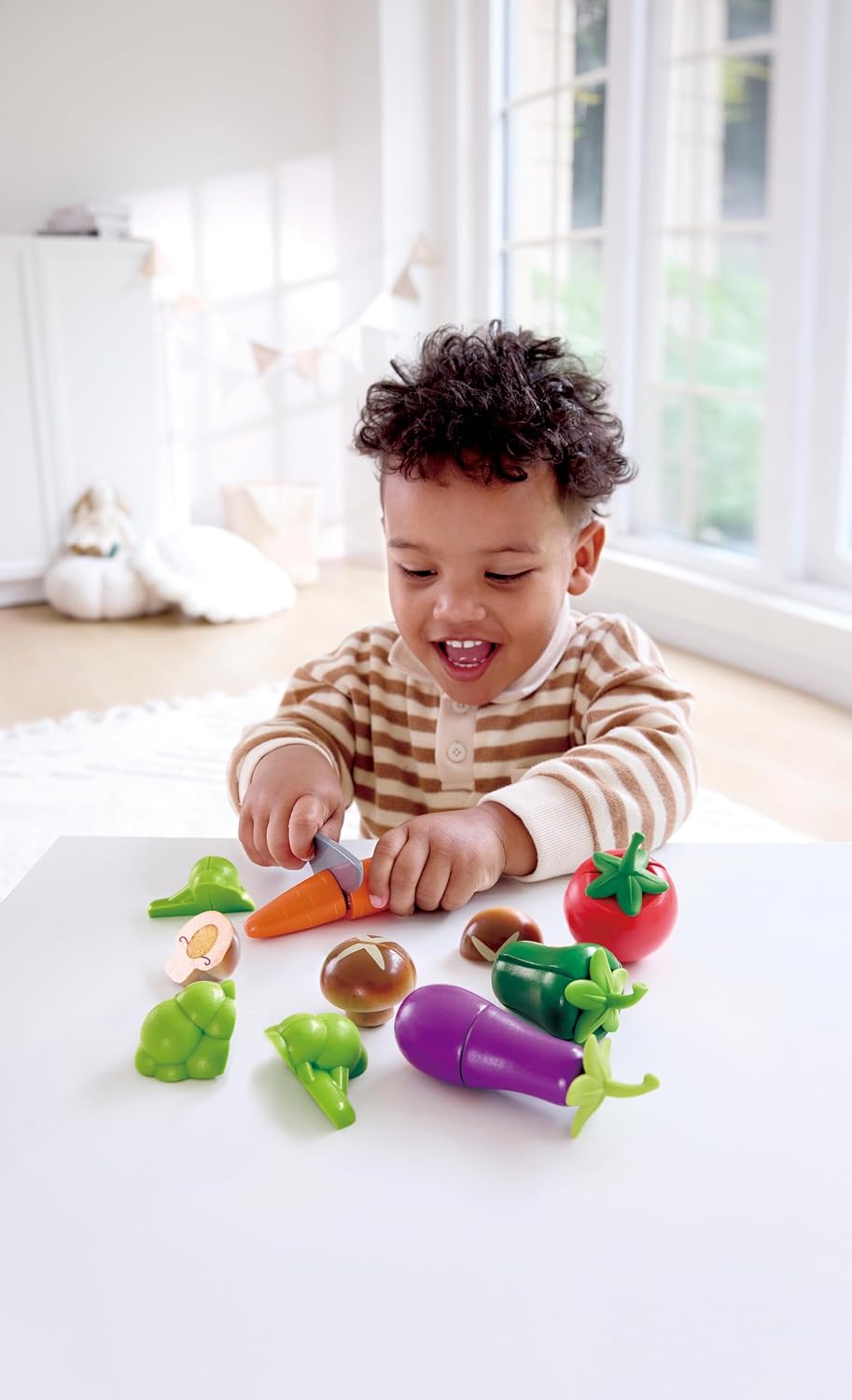 Detalle de Hape Garden Vegetables: set di ortaggi in legno per gioco creativo