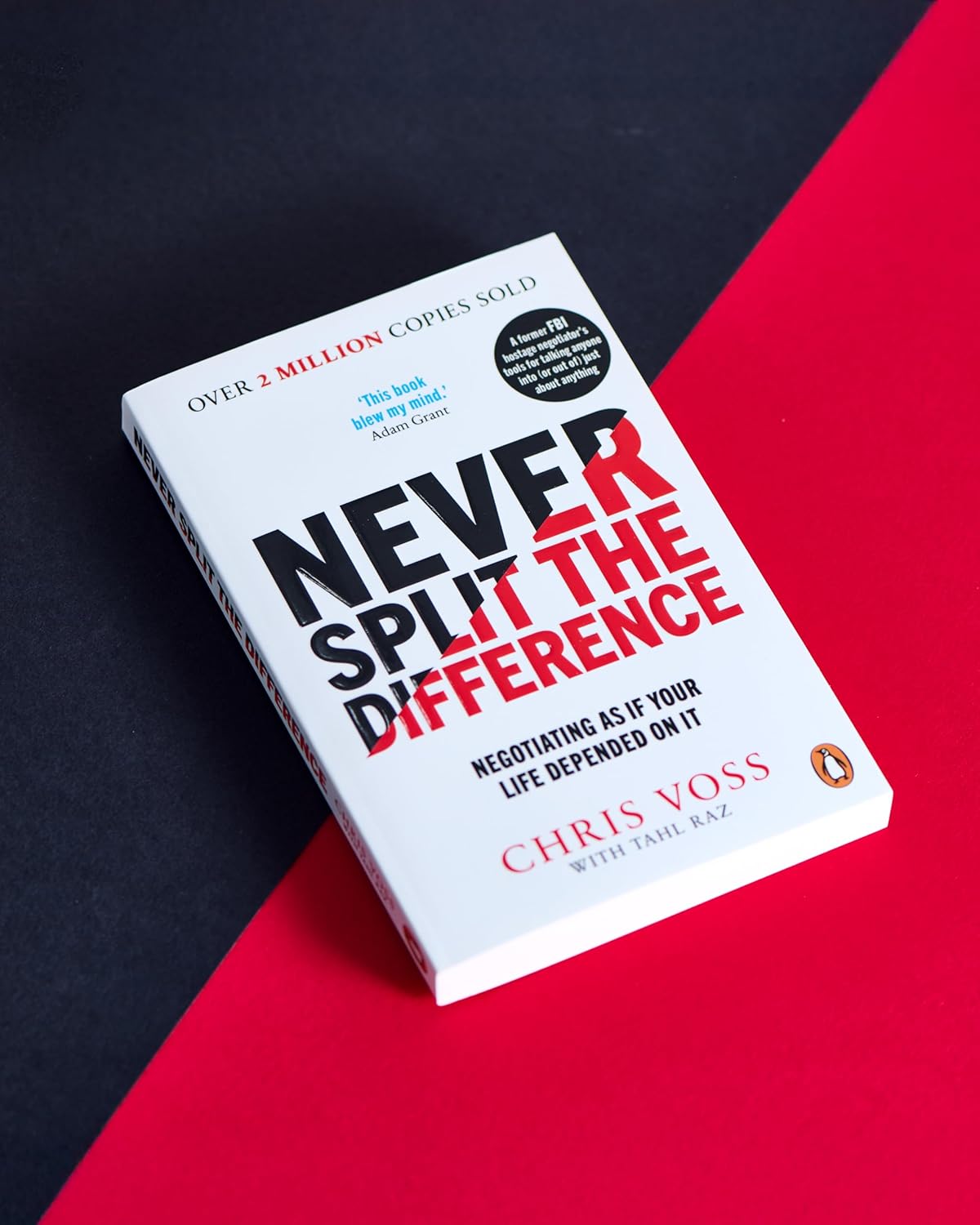 Thumbnail 4 de Never Split the Difference: Negotiation Book