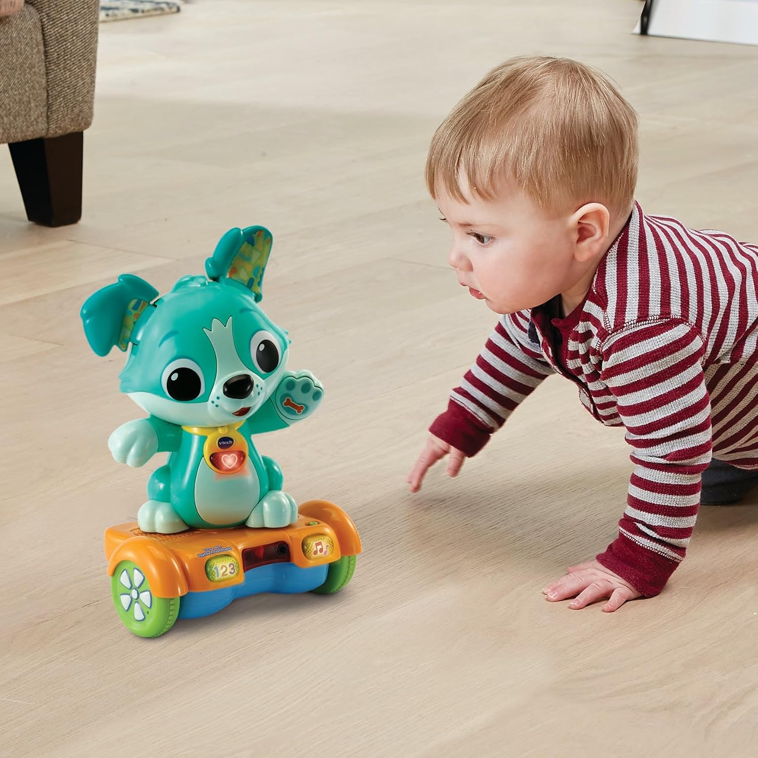 Detalle 2 de VTech Lord Cucciolo in hoverboard, cane giocattolo automatico che cammina (12–36 mesi)