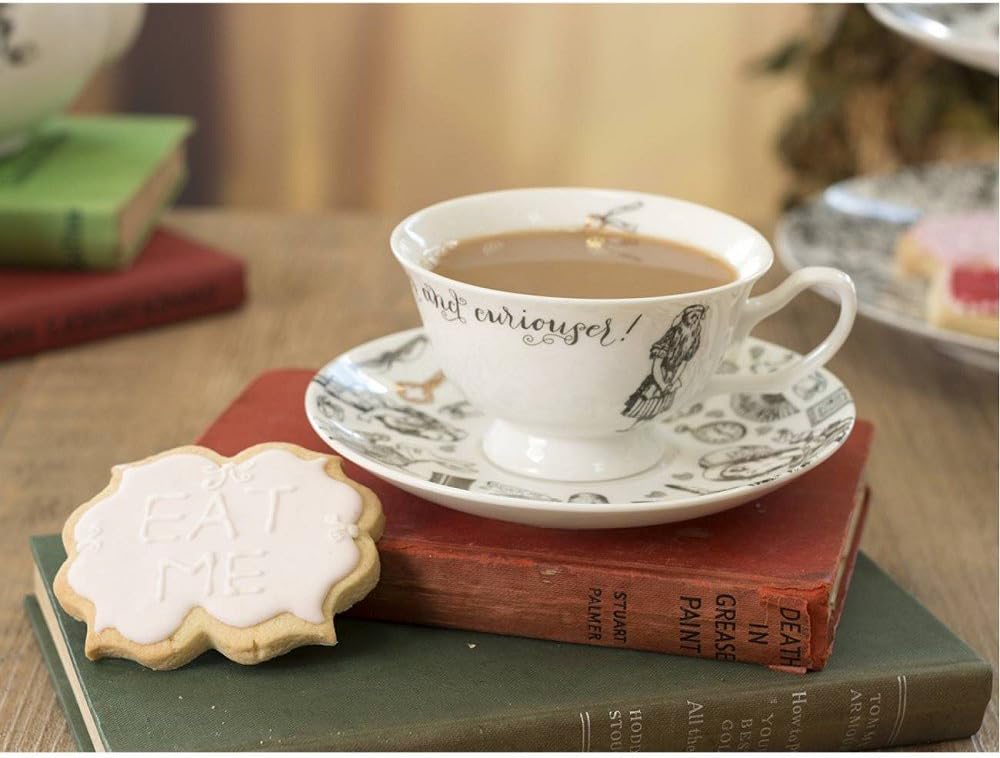 Thumbnail 3 de V & A Alice au Pays des Merveilles – Tasse à thé et soucoupe, 210 ml, blanc