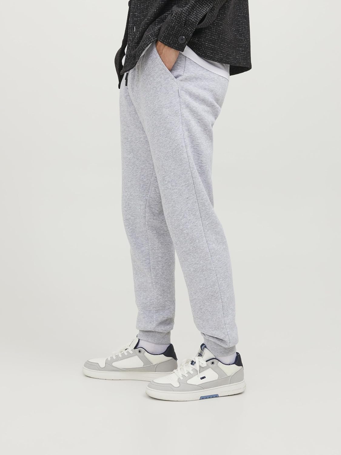 Detalle 2 de Pantaloni jogger JACK & JONES Regular Fit Sweatpants: comodità quotidiana