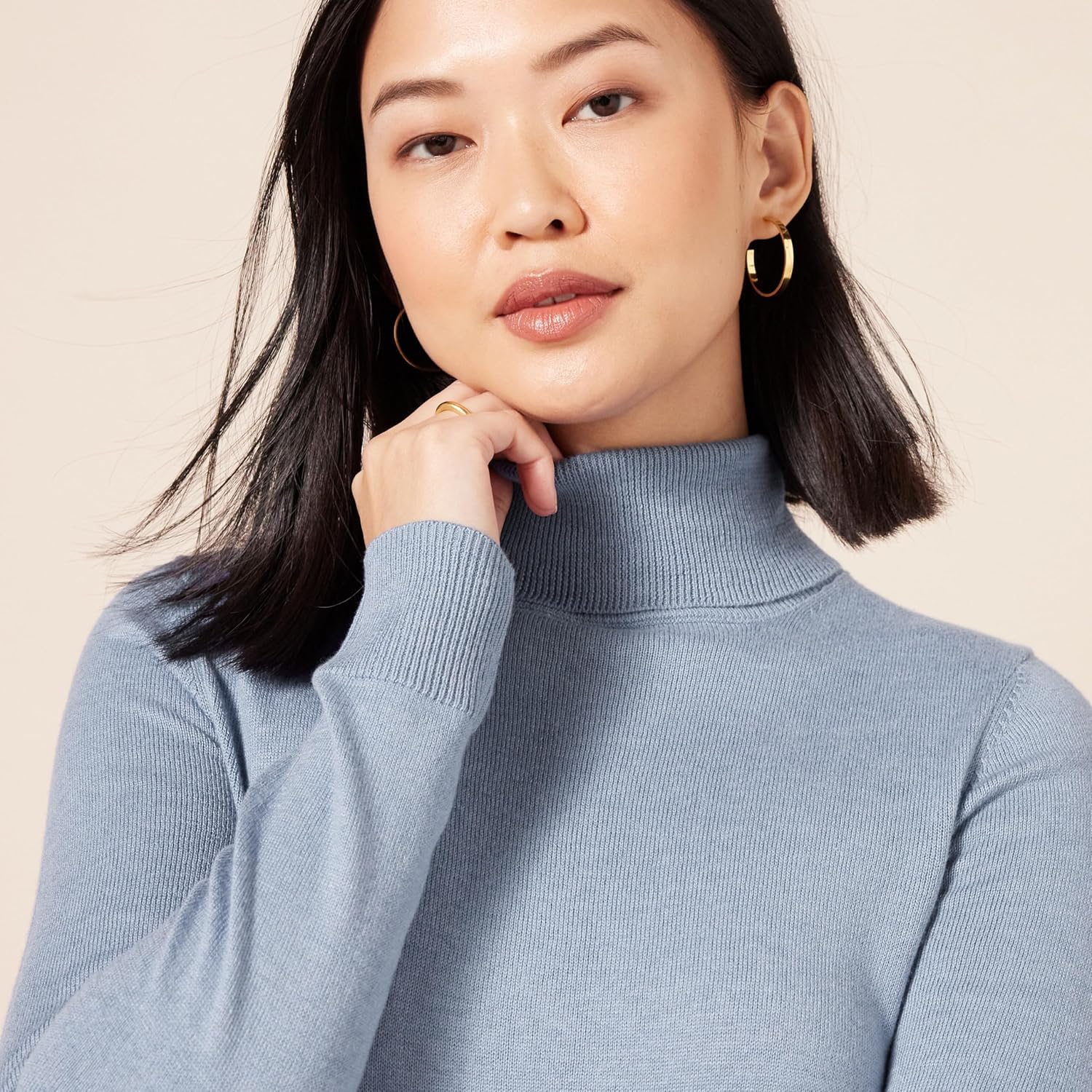Thumbnail 2 de Amazon Essentials Damen leichter Rollkragenpullover mit langem Arm (klassischer Schnitt, auch in Übergröße)