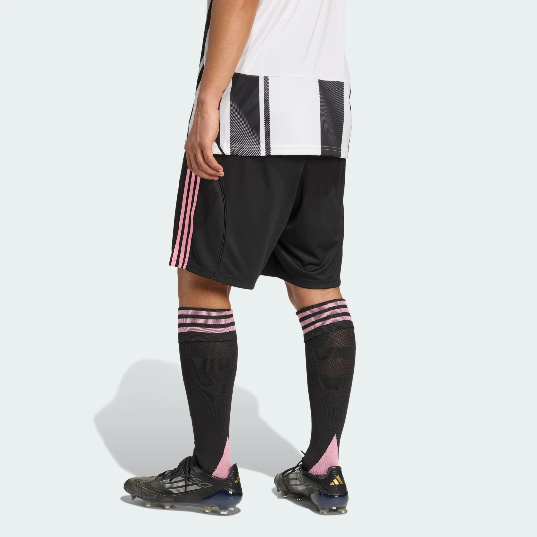 Detalle 2 de Pantalón corto primera equipación Juventus 25/26 de Adidas