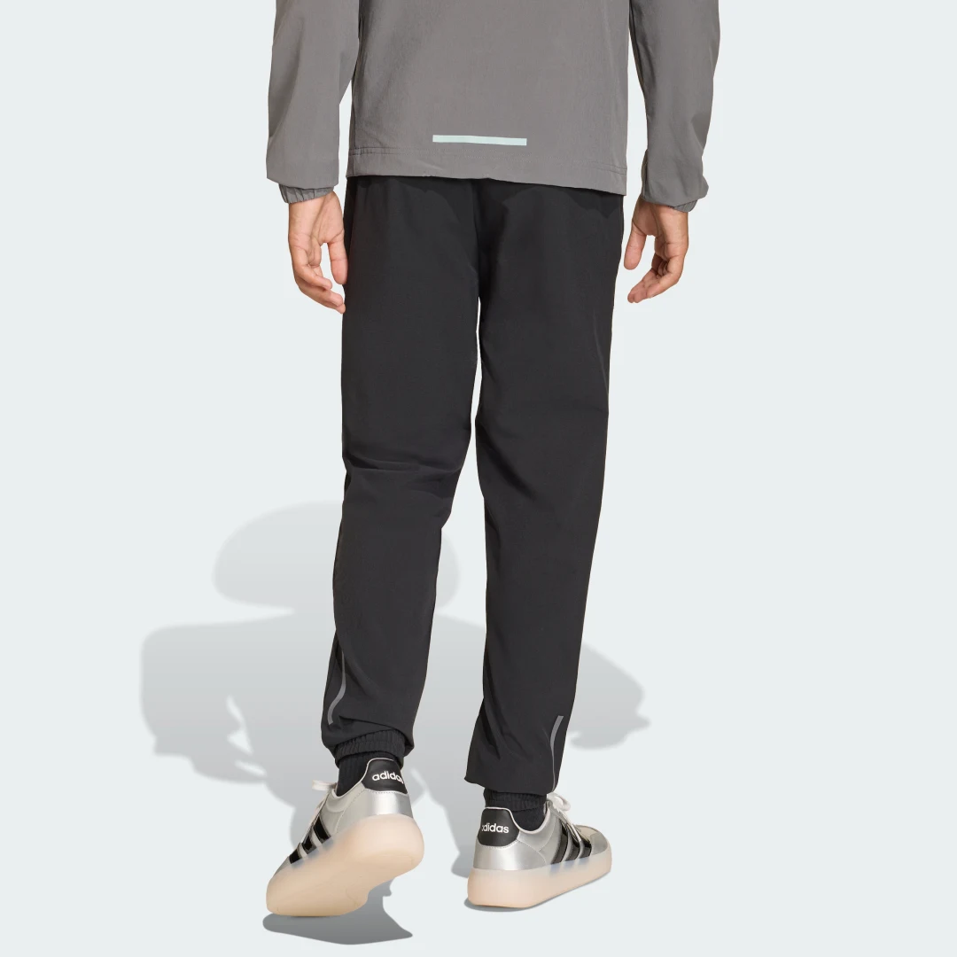 Detalle de Pantalón técnico con capucha Adidas Tech — negro