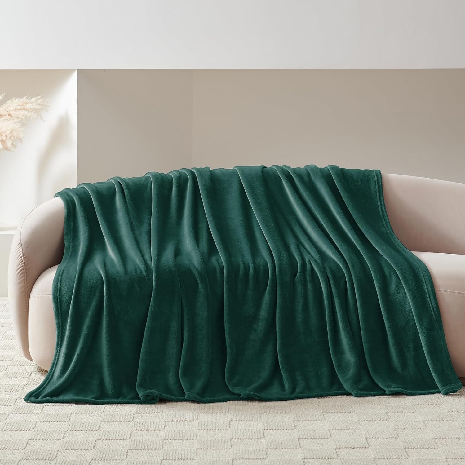 Thumbnail 1 de WAVVE Kuscheldecke „Flauschig“ Waldgrün – Sofadecke 150x200 cm aus Microfaser