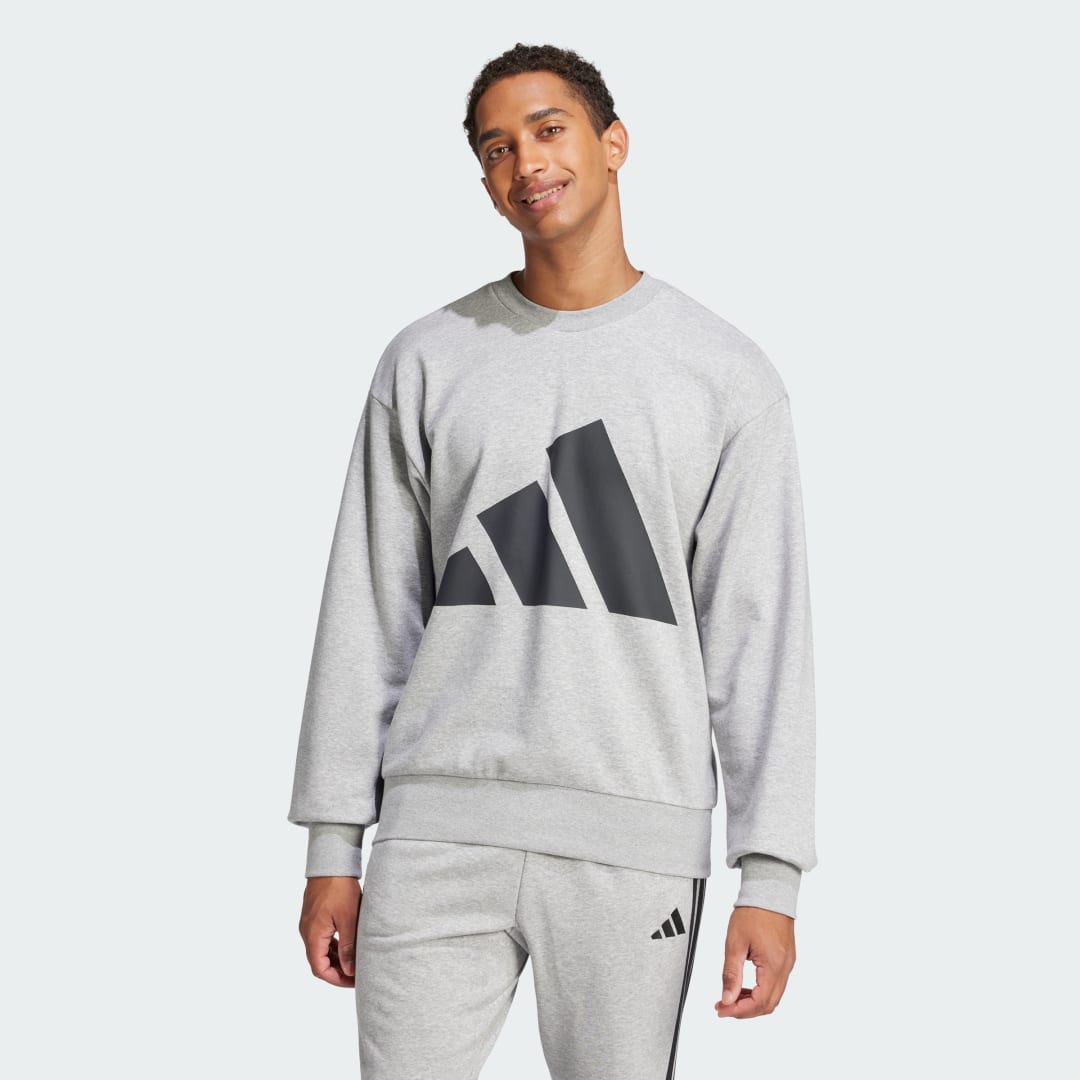 Detalle de Sudadera Essentials Big Logo French Terry de Adidas: comodidad diaria con un toque clásico