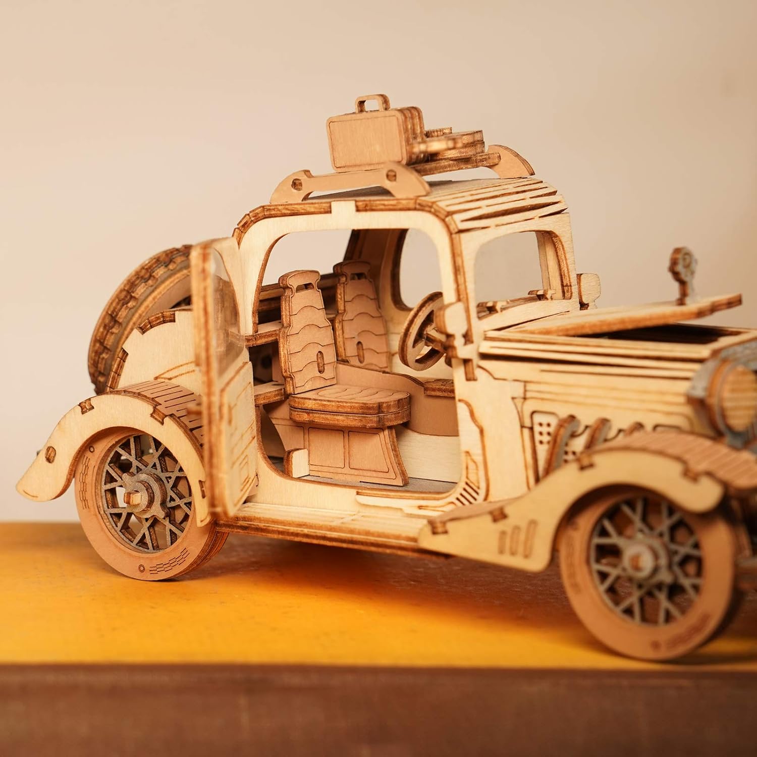 Thumbnail 1 de Rolife Vintage Auto 3D-Holzpuzzle Modellbausatz