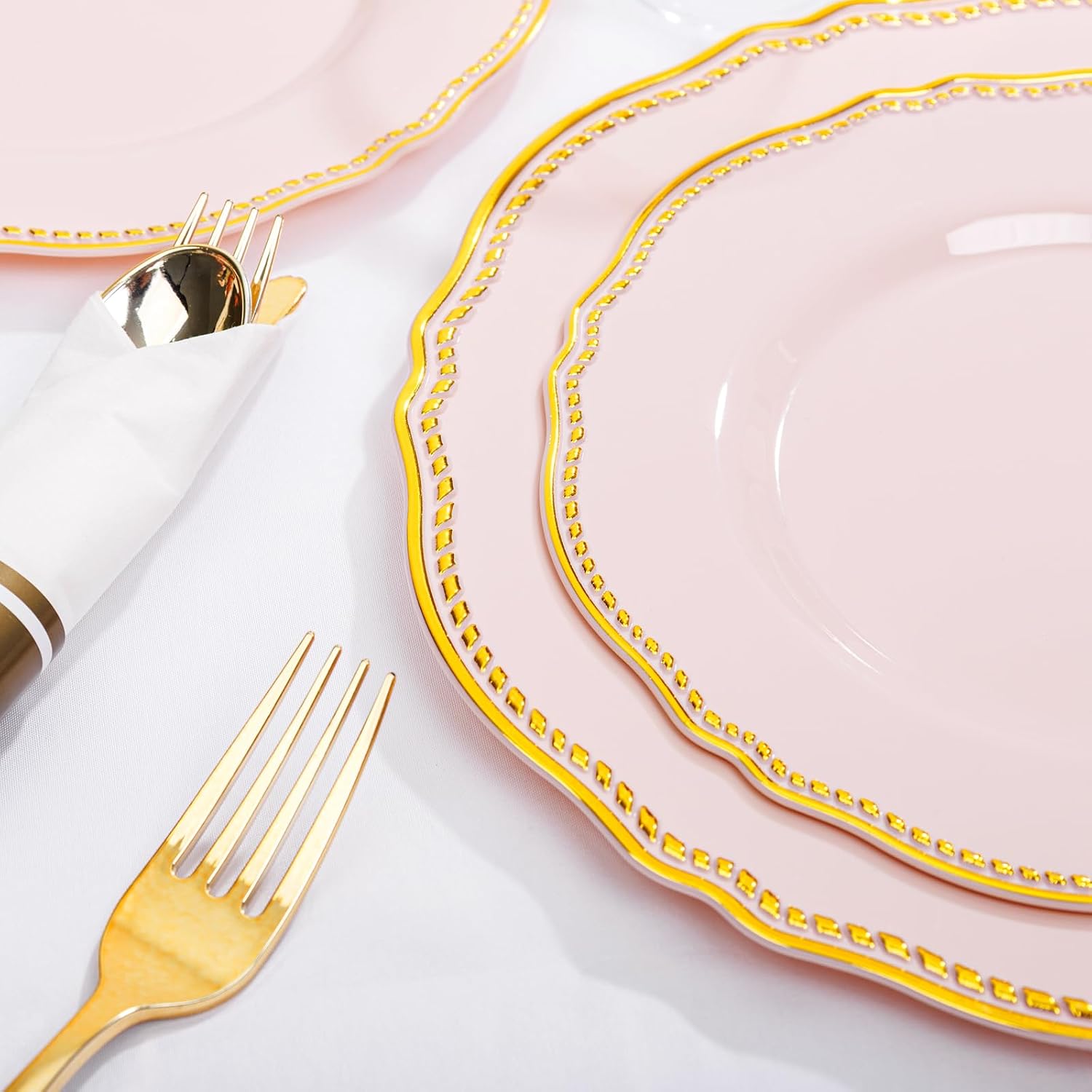 Detalle de Hioasis 350pcs Pink and Gold Plastic Plates Set – Elegant Disposable Dinnerware for 50 Guests
