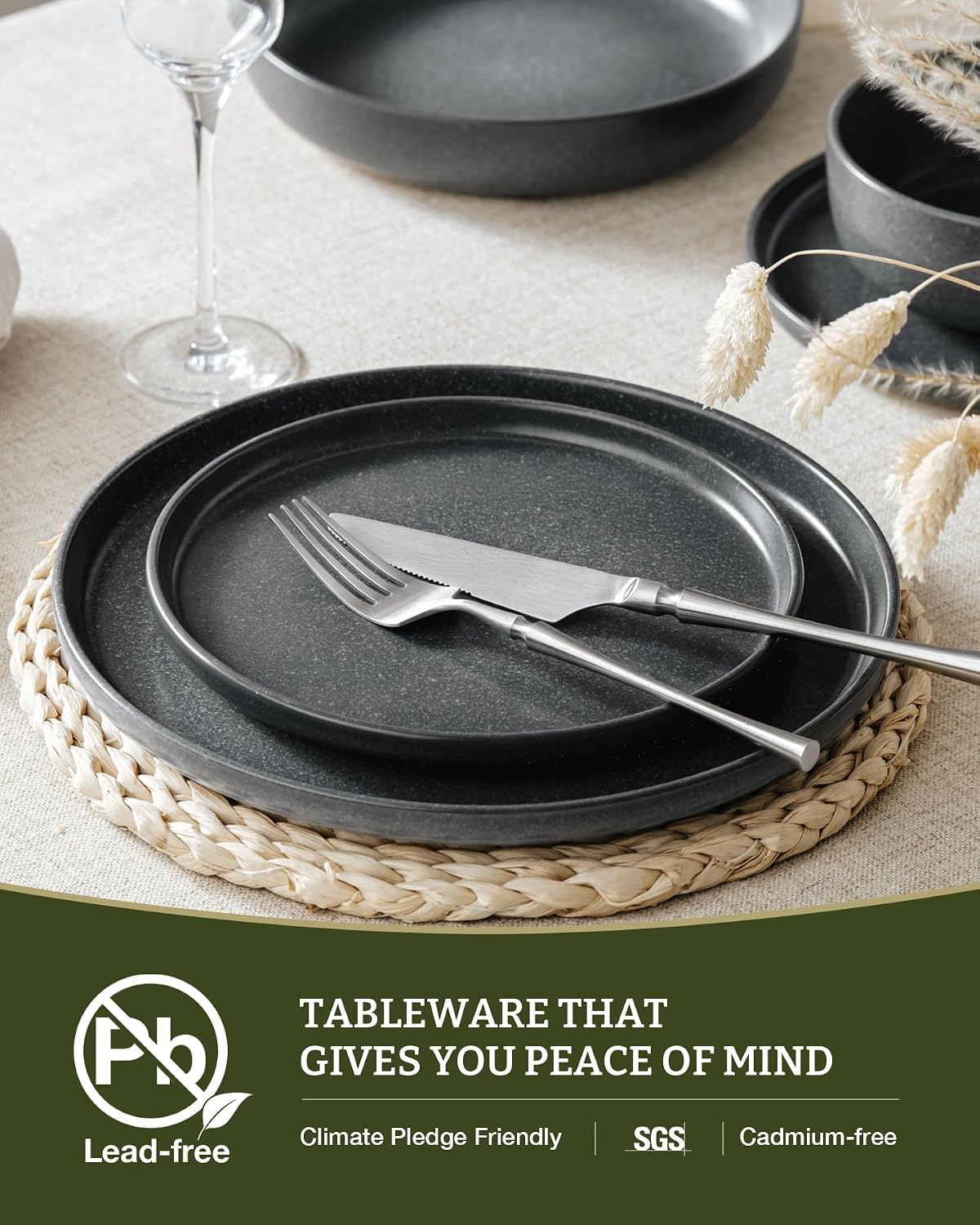 Detalle de Famiware Milkyway Stoneware Dinnerware Set (Service for 4) in Matte Dark Charcoal