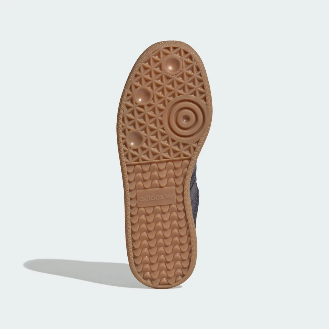 Detalle de ZAPATILLA SAMBA XLG de Adidas: estilo clásico con enfoque práctico