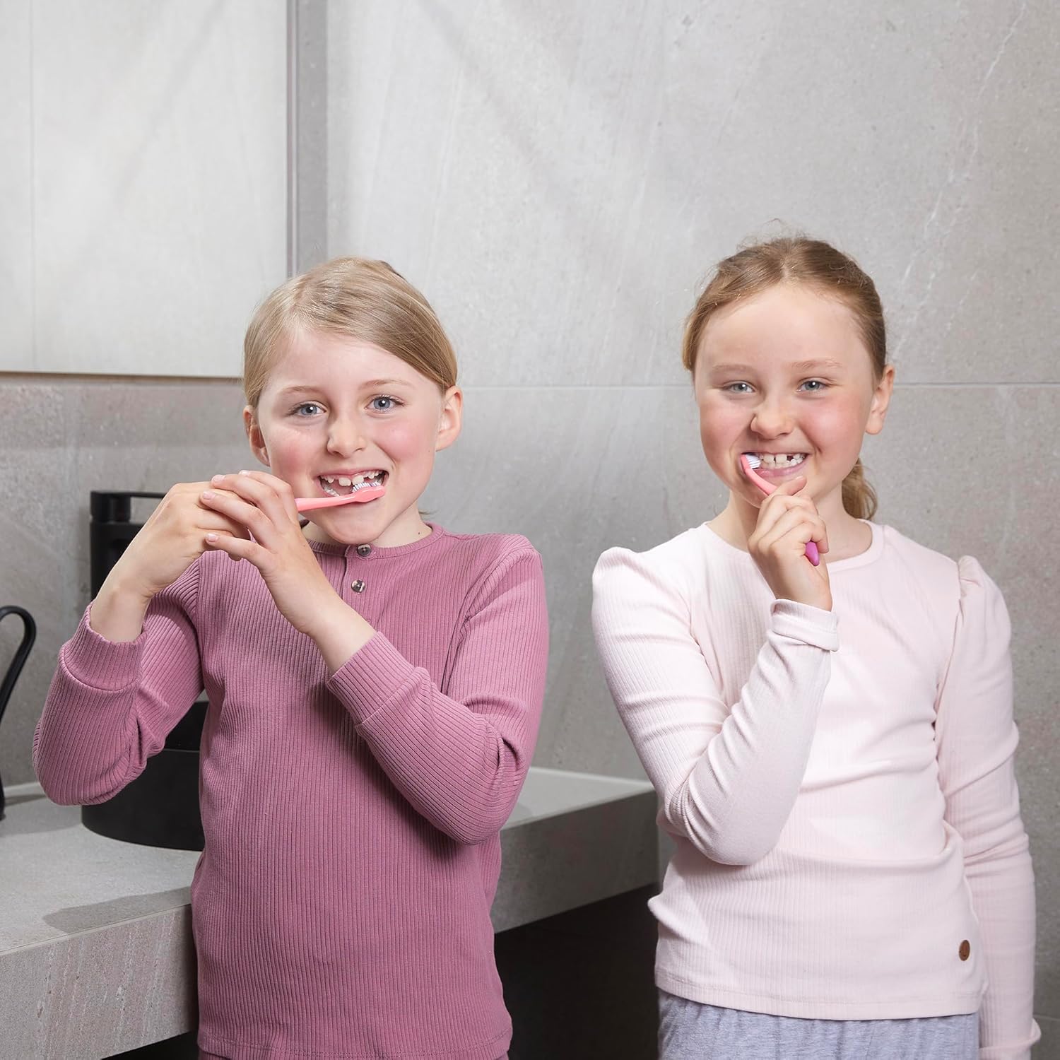 Thumbnail 6 de Jordan Step 2 Brosse à dents pour enfants (3–5 ans) — Pack 4, poils souples, double poignée, sans BPA, couleur rose et jaune