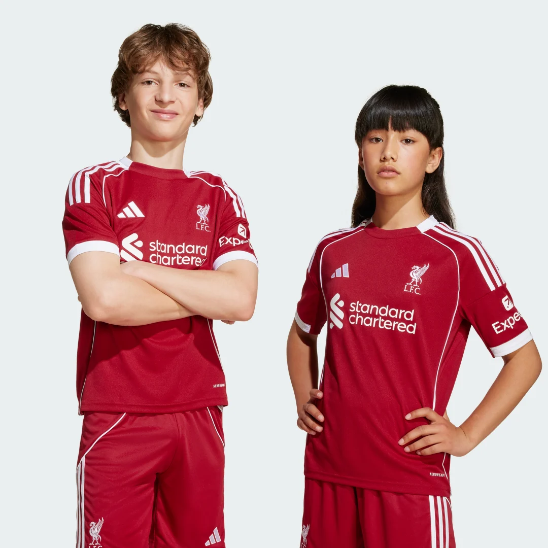 Detalle de Camiseta primera equipación Liverpool FC 25/26 de Adidas
