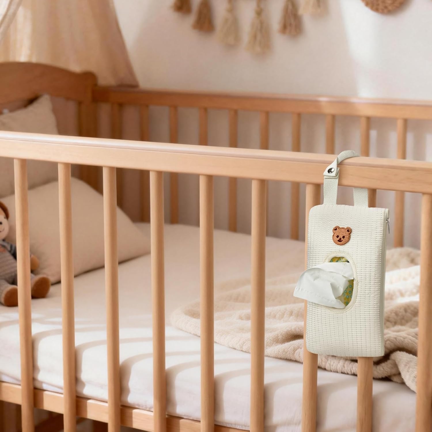 Detalle de Quilted Baby Wipe Holder, Cotton-Filled Fabric