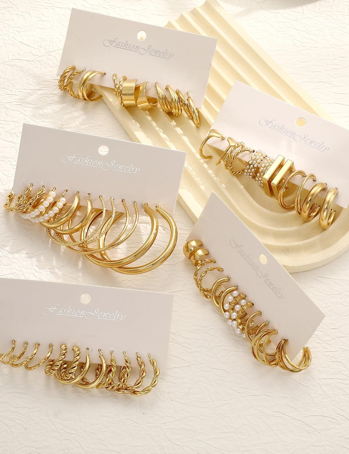 Detalle 2 de Gold Hoop Earrings Set, 30 Pairs