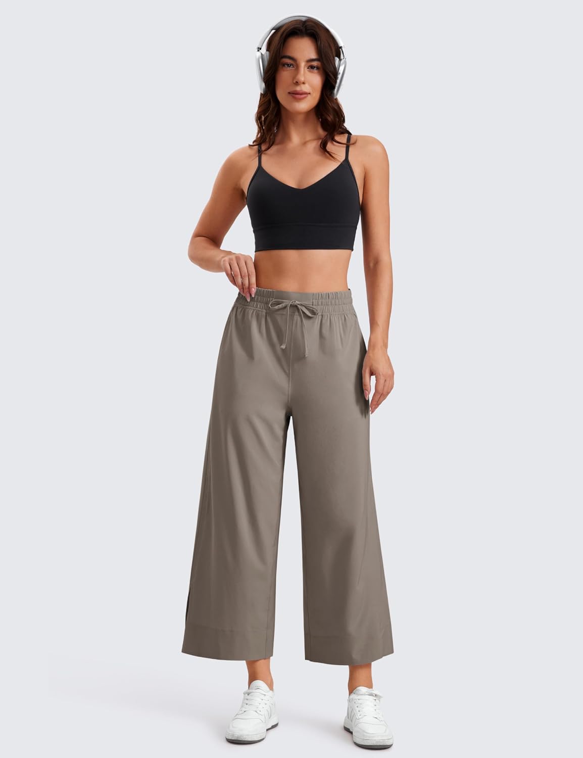 Detalle de CRZ YOGA pantaloni capri leggeri a gamba larga, vita alta, con tasche (gamba lunga) per donna