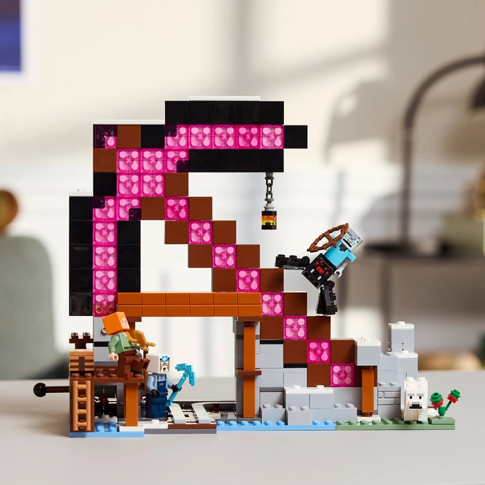 Thumbnail 4 de LEGO Minecraft Die Spitzhackenmine 21277 – Minenschacht mit Schienen und Action-Elementen