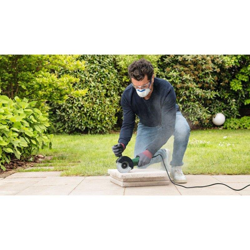 Detalle de Amoladora angular Bosch Universalgrind 850-125: potencia y versatilidad para bricolaje y uso medio
