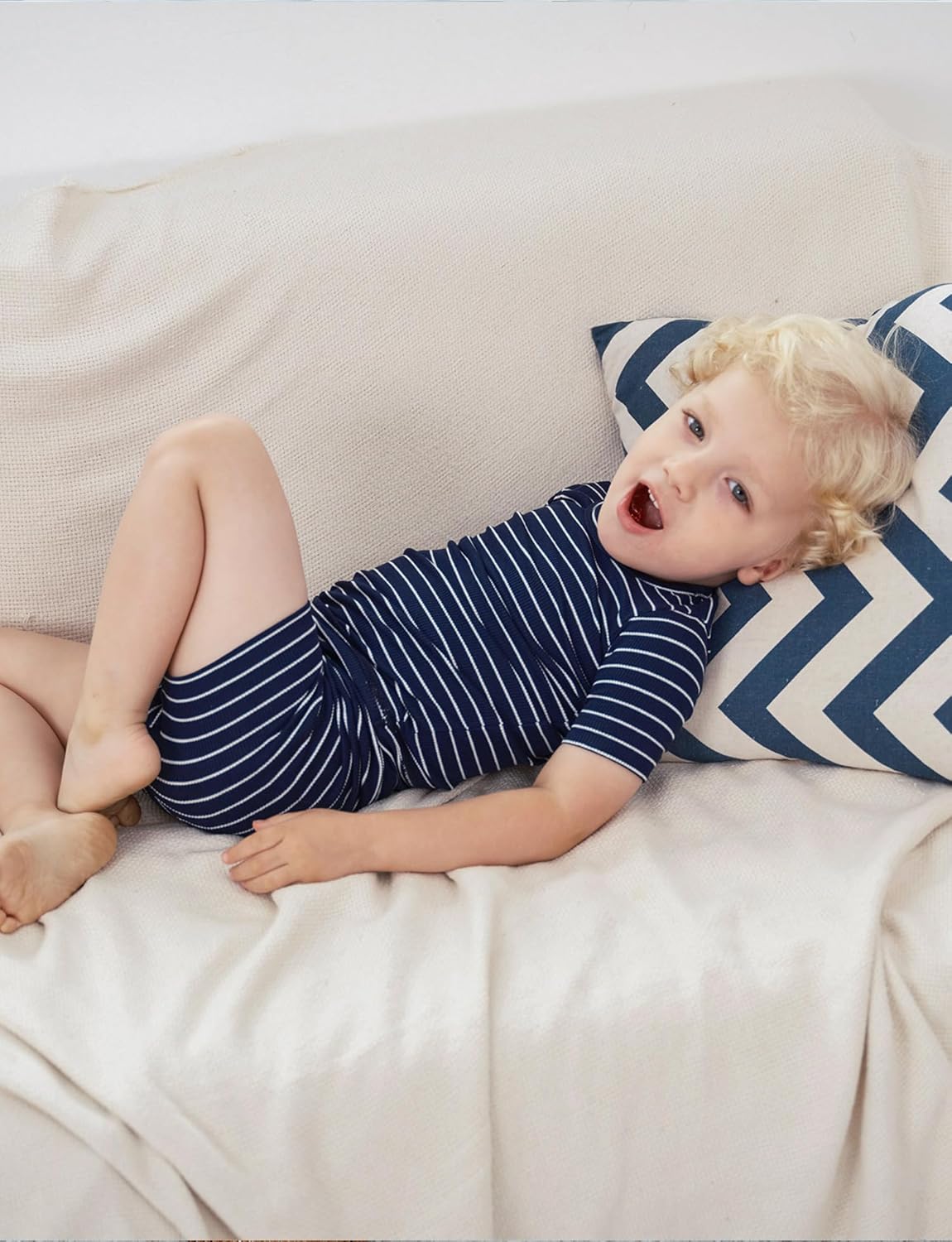 Detalle de AVAUMA Striped Pajama Set for Babies, Toddlers, and Kids