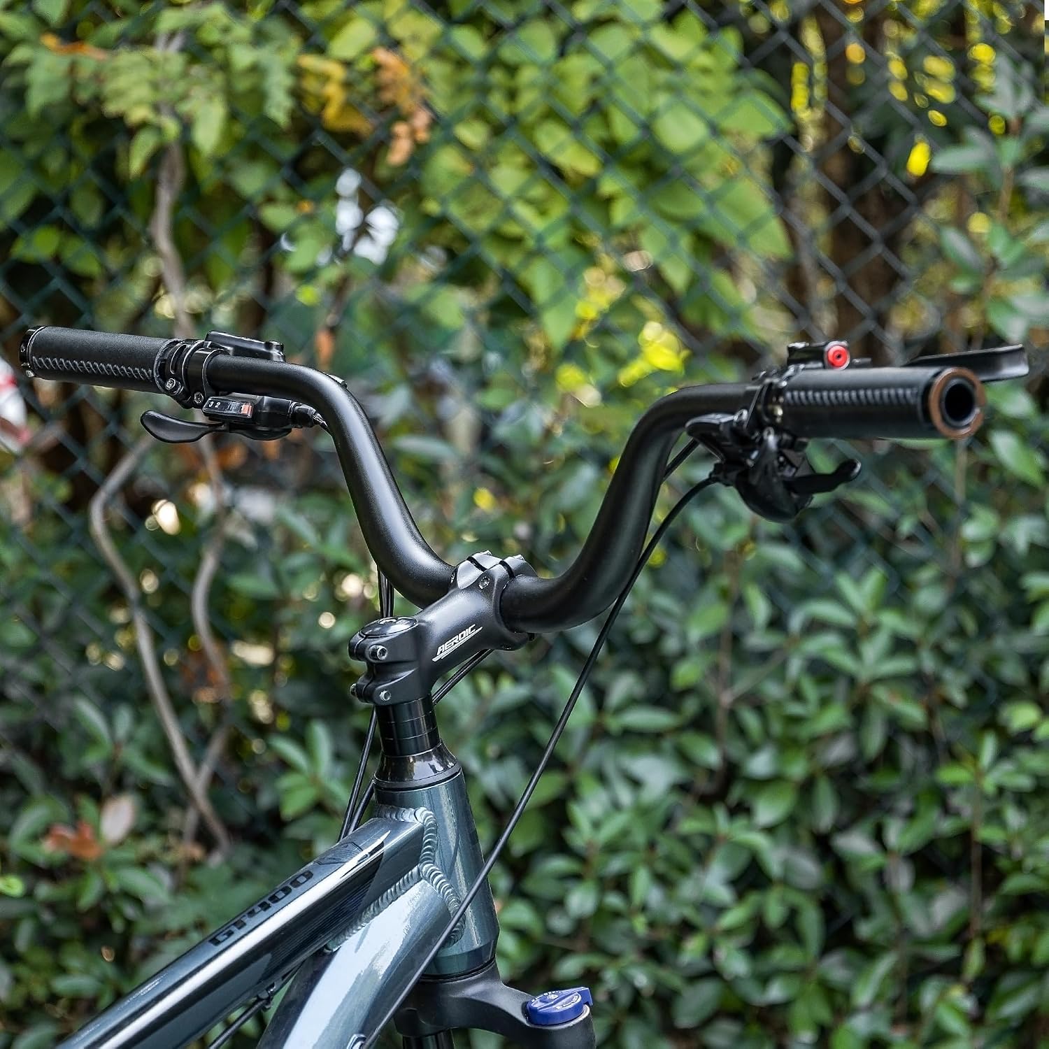 Detalle de GEWAGE fietsstuur 780 mm van 6061-aluminium, 12° backsweep, 31,8 mm