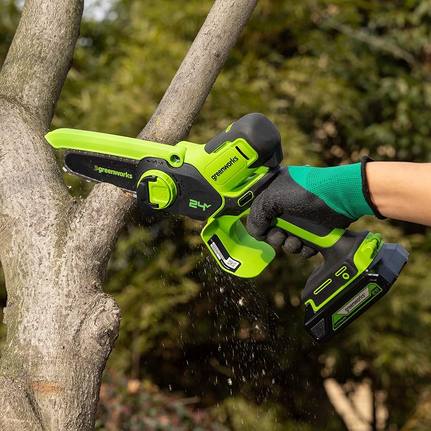 Detalle de Greenworks 24V Mini Motosierra 10cm: Ligera y Eficiente 🌳