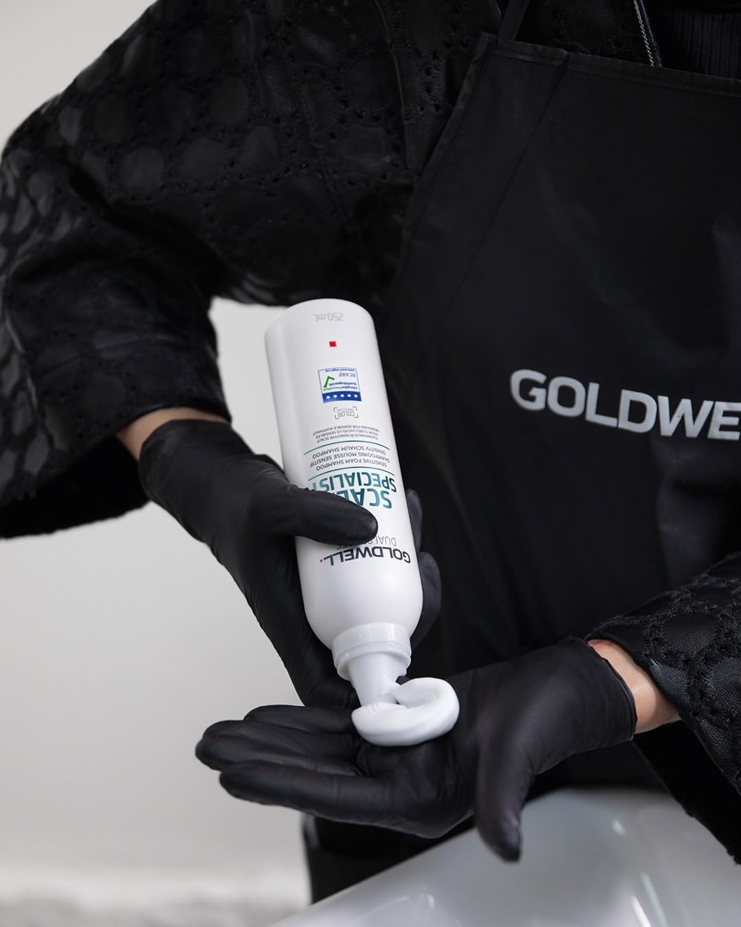 Detalle de Goldwell Dualsenses Scalp Specialist Sensitive Foam Shampoo (pH neutral, fragrance-free) 250ml