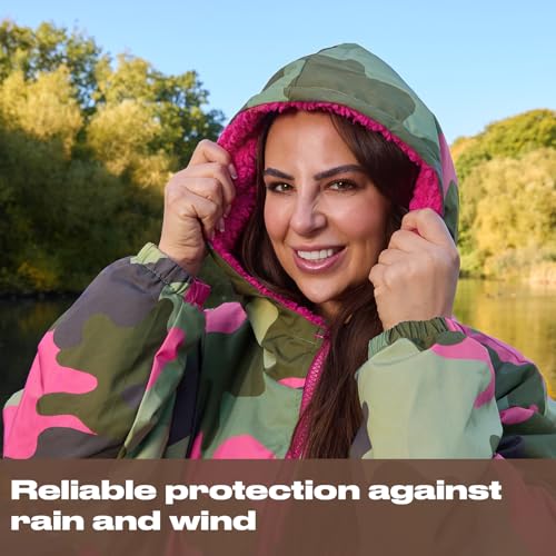 Thumbnail 1 de OHS Drying Robe Adult Womens: Camouflage Waterproof Changing Robe with Hood, Pockets & Fleece Lining (Green/Pink) – S/M