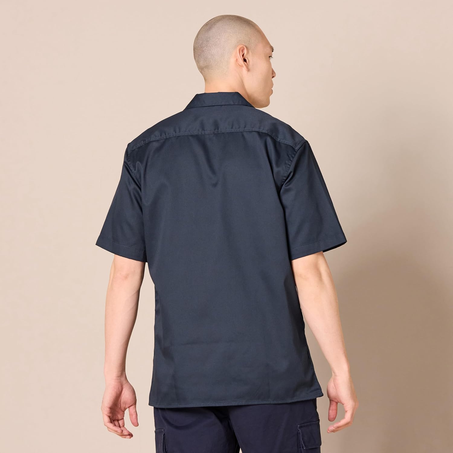 Detalle 2 de Amazon Essentials Stain and Wrinkle-Resistant Work Shirt