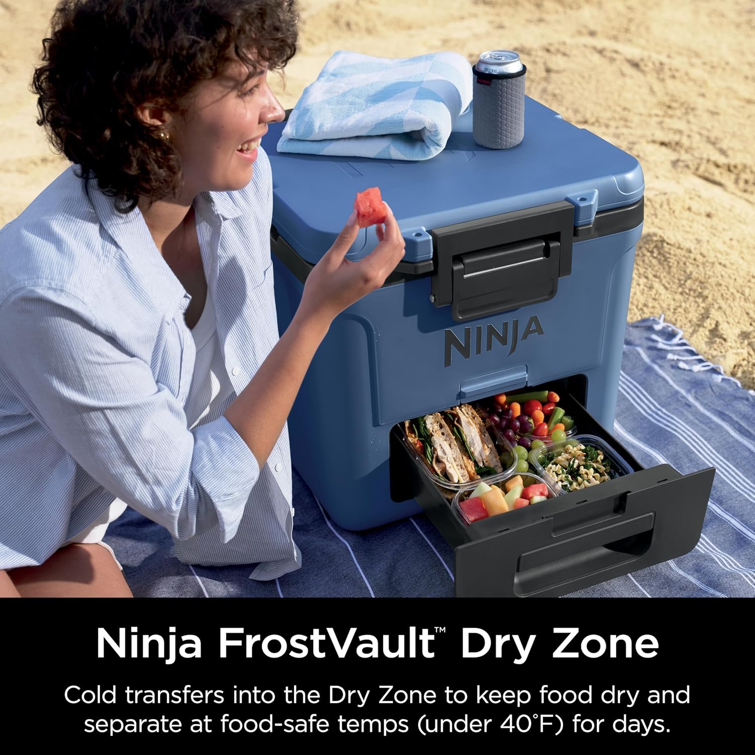 Thumbnail 2 de Ninja FrostVault 30QT Cooler with Wheels (Lakeshore Blue) – FrostVault Dry Zone, Ice Retention & All-Terrain Mobility