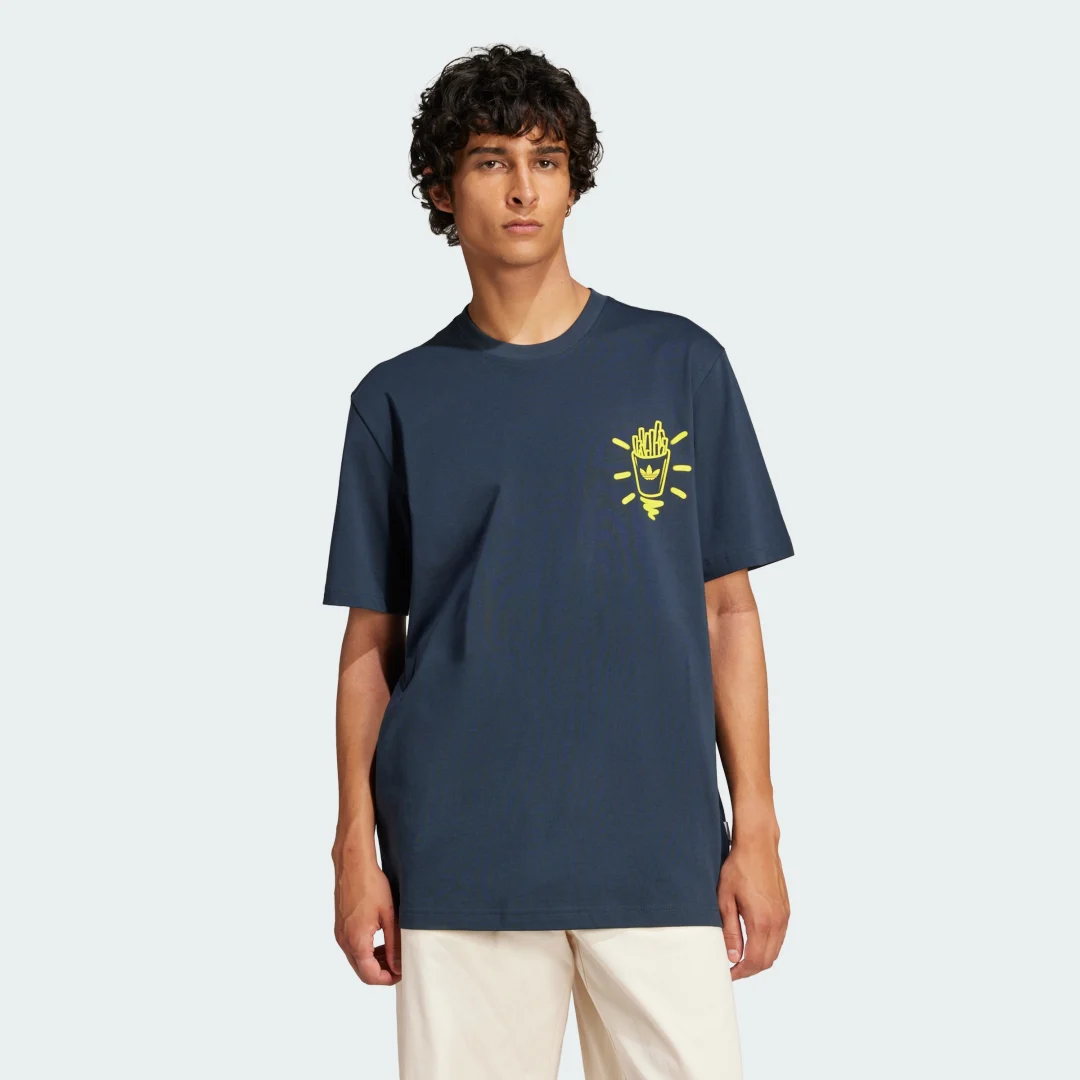 Detalle de Camiseta adidas Originals azul: estilo icónico y comodidad para el día a día