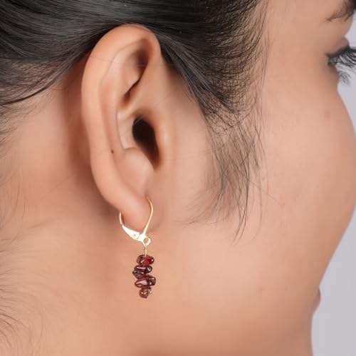 Detalle 2 de GEMPIRES Nature’s Treasure Red Garnet Chip Leverback Hoop Earrings