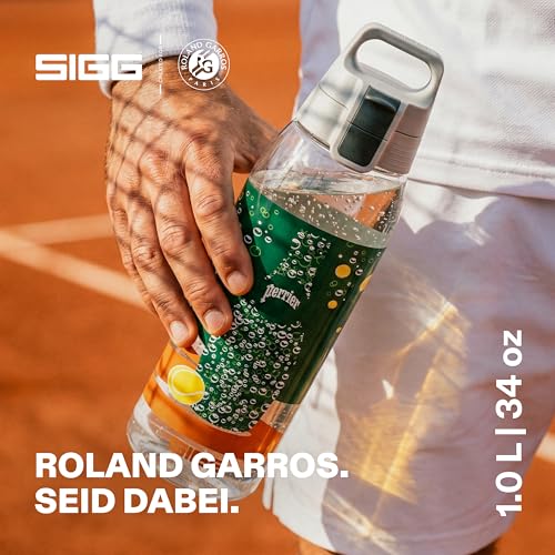 Detalle 2 de SIGG Tritan Renew Transparent Water Bottle – Roland Garros Edition, 1 L