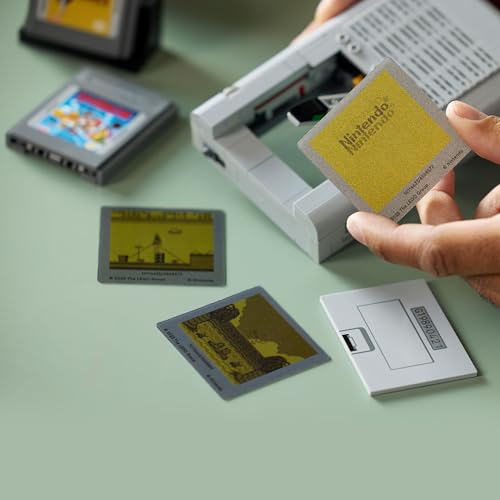 Detalle de LEGO Super Mario Game Boy Building Set for Adults (72046): a nostalgic Nintendo display model